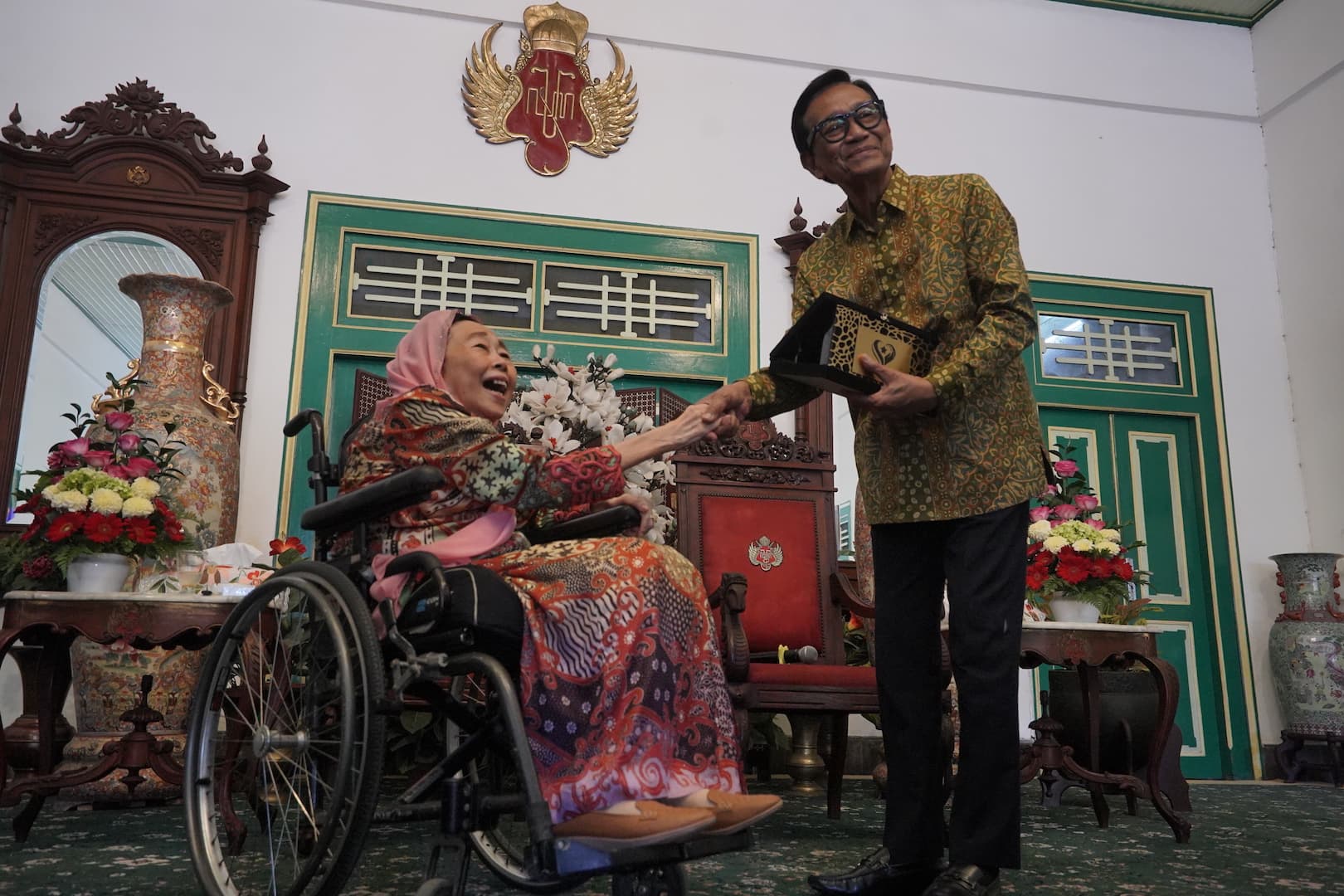 Sri Sultan Hamengku Buwono X menerima silaturahmi tokoh Gerakan Nurani Bangsa di Keraton Kilen. Pertemuan membahas penguatan kepercayaan publik, akuntabilitas pemerintahan, penegakan hukum, hingga persatuan bangsa menjelang HUT Kemerdekaan RI. (dok. Pemda DIY)