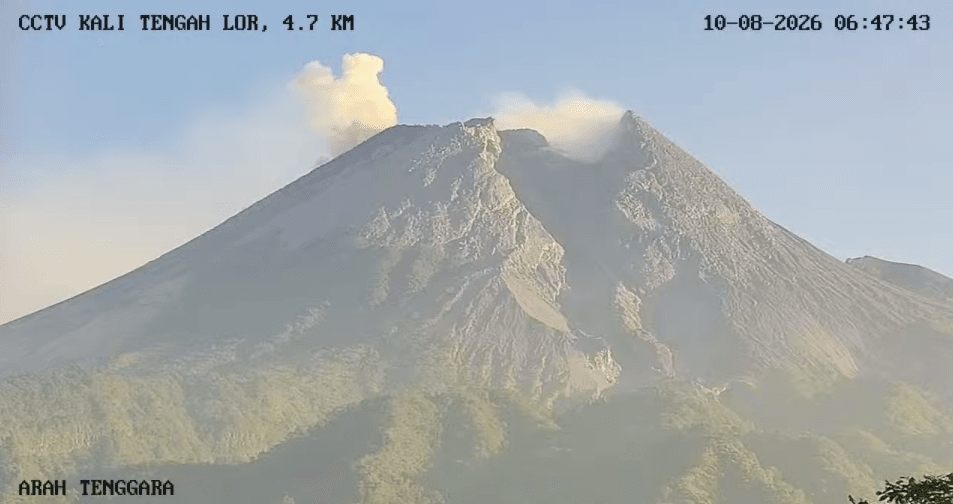 Gunung Merapi kembali mengalami awan panas guguran pada Senin (10/8/2026) pukul 06.46 WIB. Awan panas meluncur sejauh 2 kilometer ke arah Kali Sat/Putih. Status Merapi masih Level III atau Siaga. (dok. BPPTKG)
