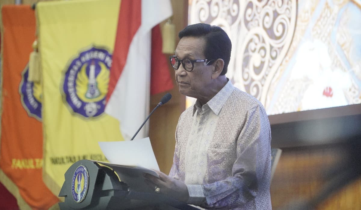 Sri Sultan Hamengku Buwono X menegaskan Pendidikan Khas Kejogjaan tidak bertentangan dengan kemajuan. PKJ diharapkan menghubungkan ilmu, budaya, dan kebutuhan masyarakat di perguruan tinggi. (dok. Pemda DIY)