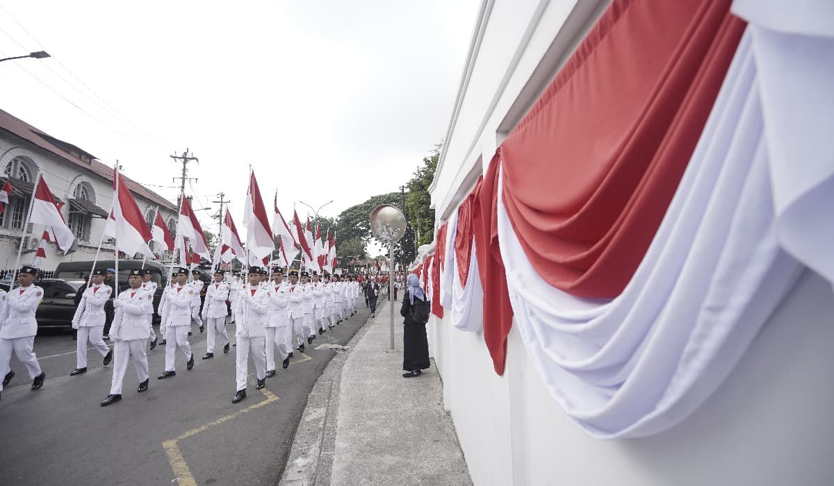 Upacara HUT ke-81 Kemerdekaan RI di Gedung Agung Yogyakarta berlangsung khidmat. Sri Sultan Hamengku Buwono X menekankan pentingnya merawat kemerdekaan melalui kedaulatan, keadilan dan kemakmuran. (dok. Pemda DIY)
