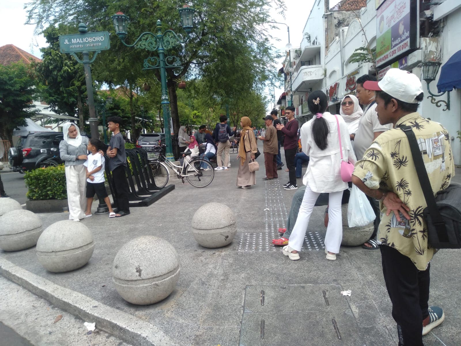 Cerita Wisatawan Libur Lebaran di Malioboro, dari Silaturahmi hingga Berburu Oleh-oleh