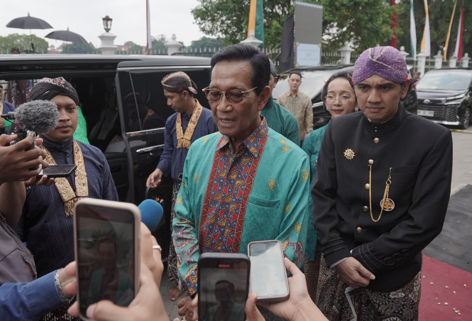 Sri Sultan HB X Bersyukur di Usia 80, Guyon “Ora Kuat Ngadeg 3 Jam”