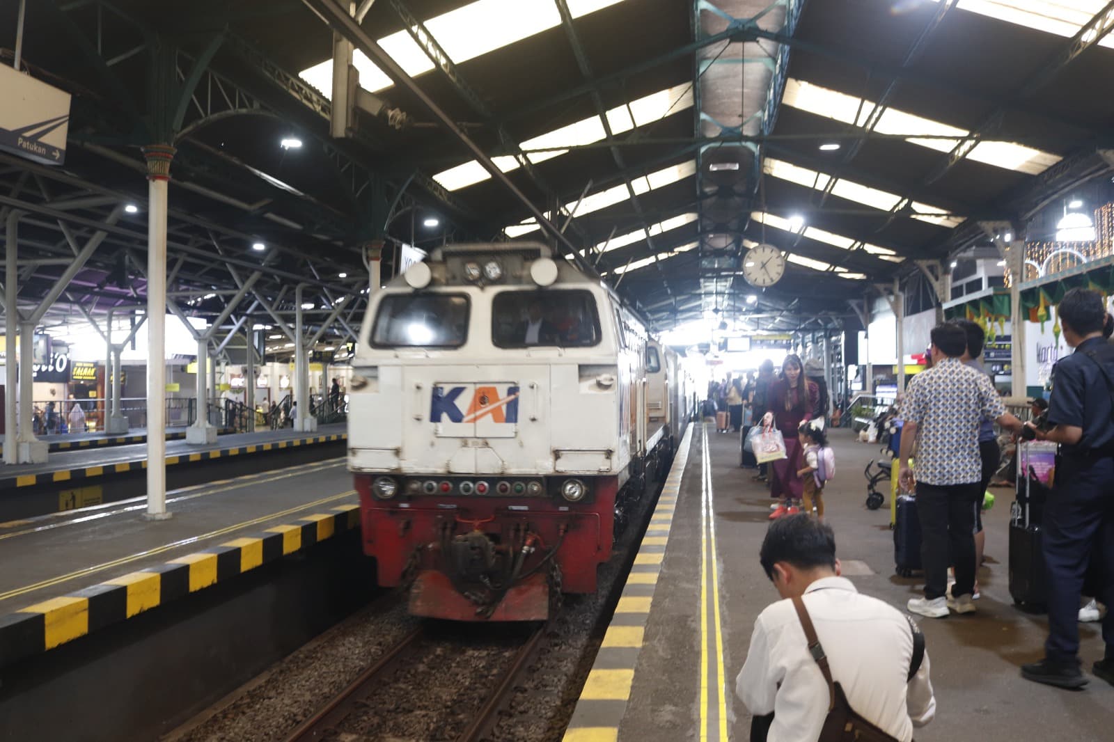 KA Bangunkarta anjlok di Bumiayu menyebabkan jalur terganggu, Senin (6/4/2026), sejumlah kereta Jogja-Solo dialihkan hingga dibatalkan, KAI siapkan refund 100 persen bagi penumpang. (Dok. jogjabanget.id)