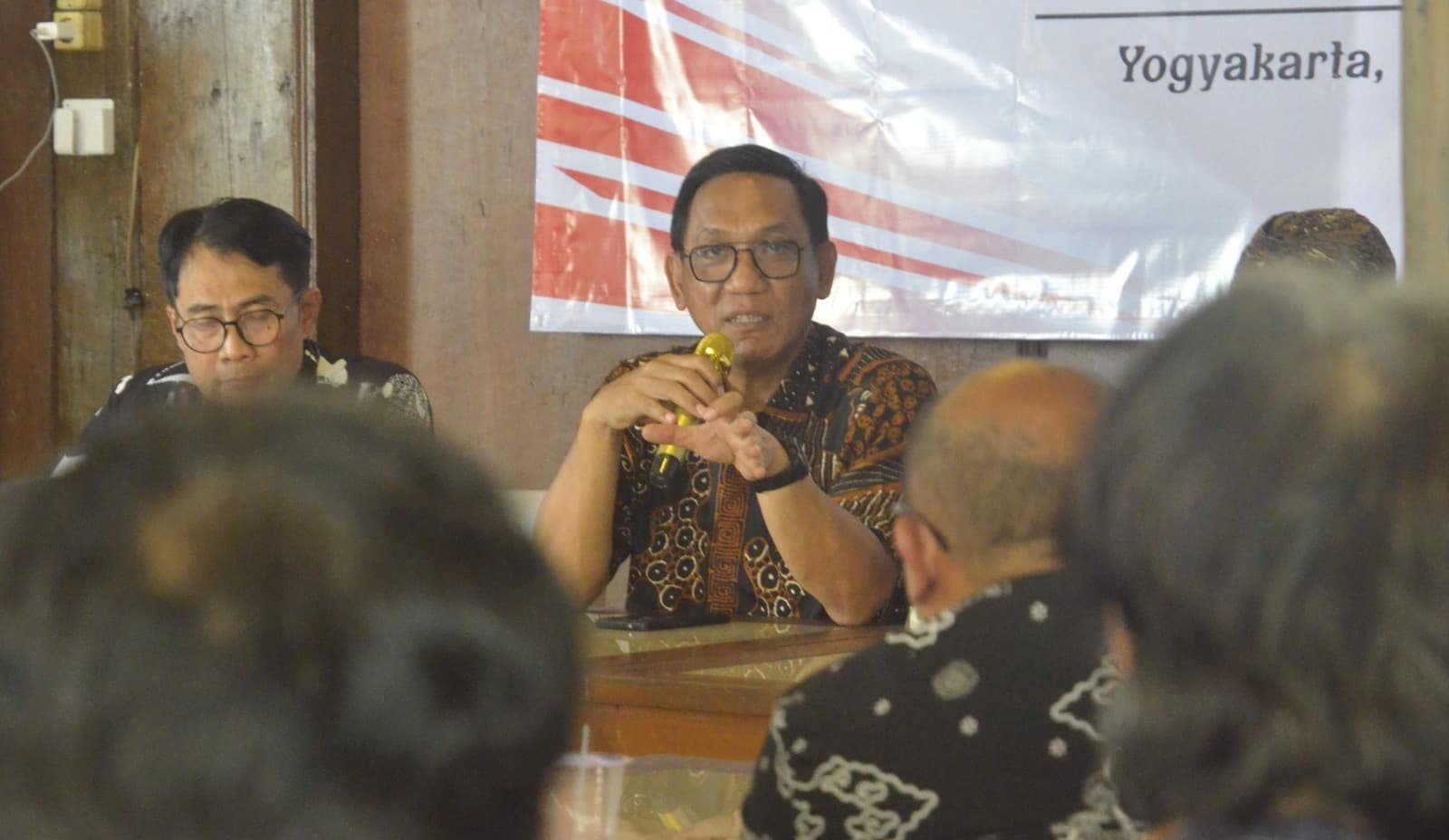 Wakil Wali Kota Yogyakarta, Wawan Harmawan (tengah) menyebutkan Pemkot Yogyakarta menyiapkan 150 event untuk menarik wisatawan datang karena festival, sekaligus meningkatkan ekonomi lokal. (dok. Pemkot Jogja)