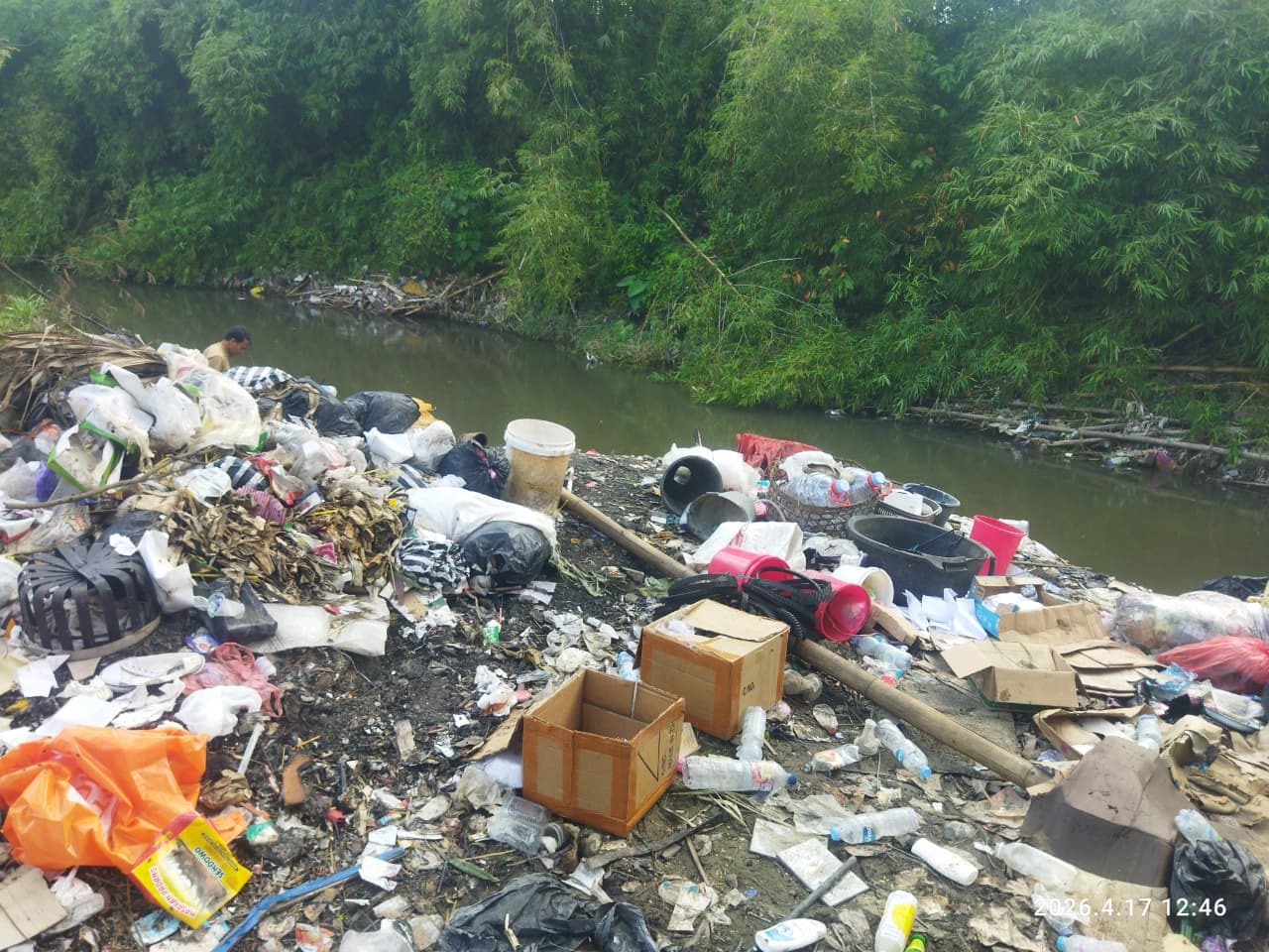 Polemik TPS3R Sokowaten Bantul memanas setelah muncul kesaksian dugaan pembuangan sampah ke Sungai Code. DLH menegaskan penutupan bukan solusi. (dok. LBH)