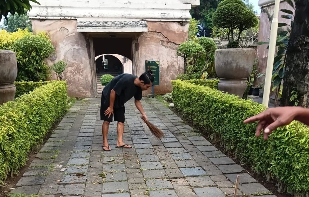 Keraton Yogyakarta menggelar pelatihan pengelolaan sampah berbasis filosofi Hamemayu Hayuning Bawono. Libatkan abdi dalem hingga wisatawan. (dok. Kraton Jogja)